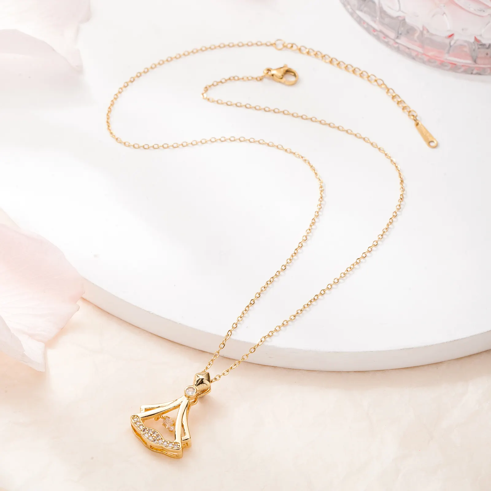 24K Gold Plated Fan Necklace - Image 3