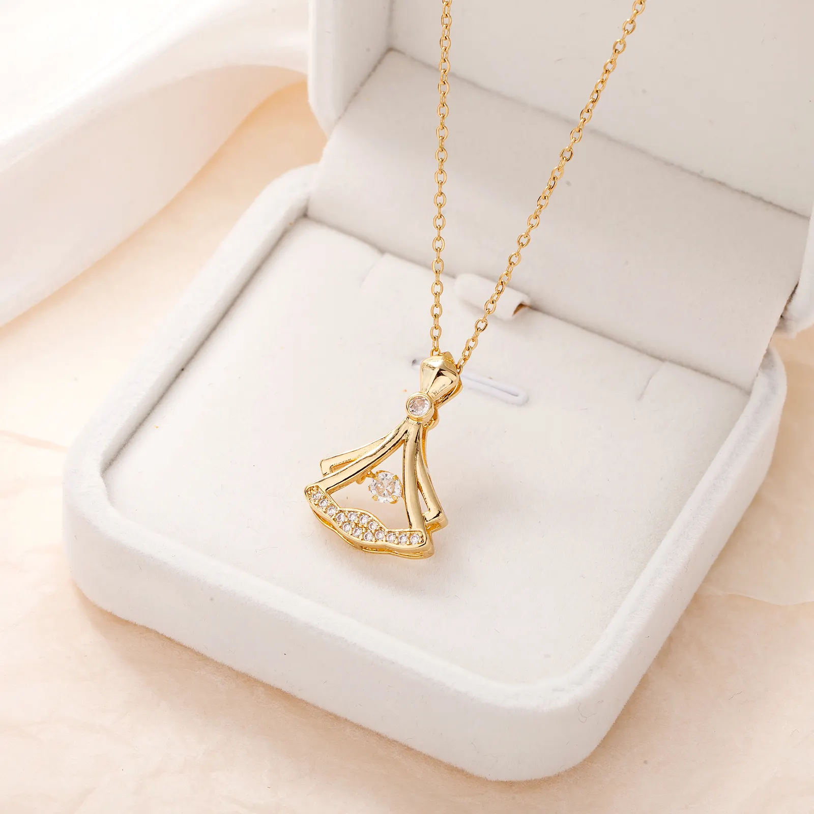 24K Gold Plated Fan Necklace - Image 2